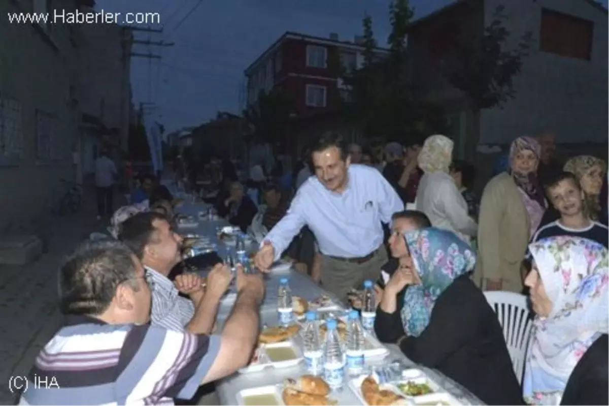 Tepebaşı Belediyesinin Sokak İftarları