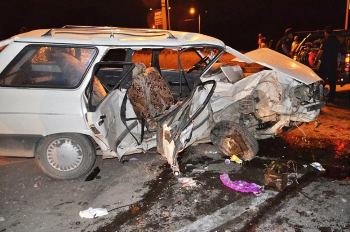 Tosya D-100 Karayolunda Trafik Kazasında 2 Si Ağır 4 Kişi Yaralandı