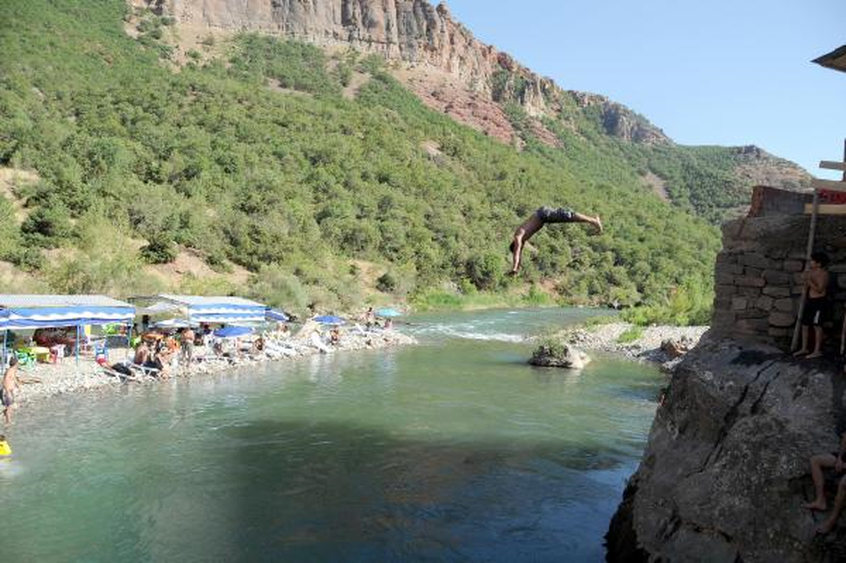 Tunceli'de Plajlar Hafta Sonu Doldu