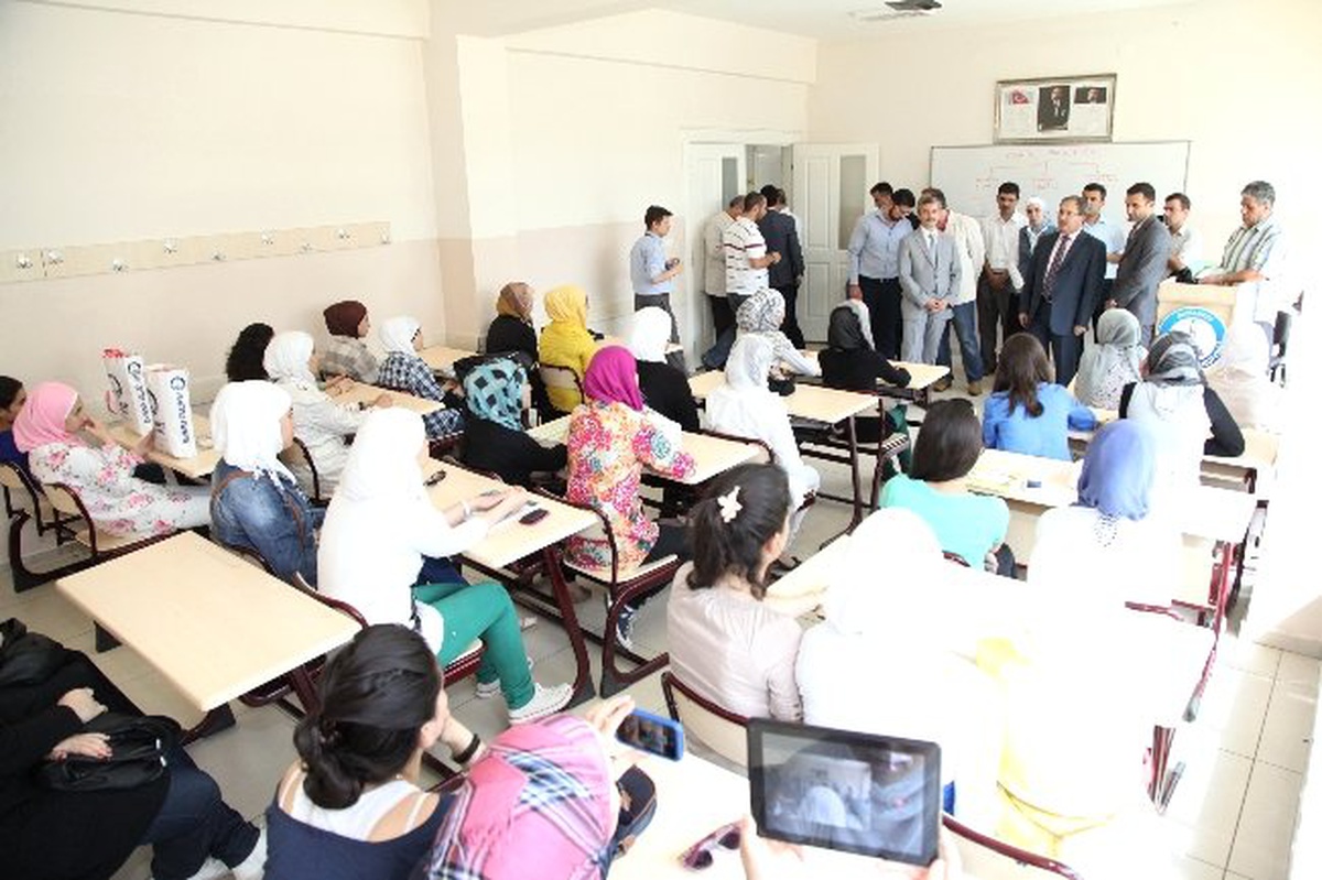 Vali Dalmaz, Şahinbey Belediyesinin Desteğiyle Eğitim Gören Suriyeli Öğrencileri Ziyaret Etti