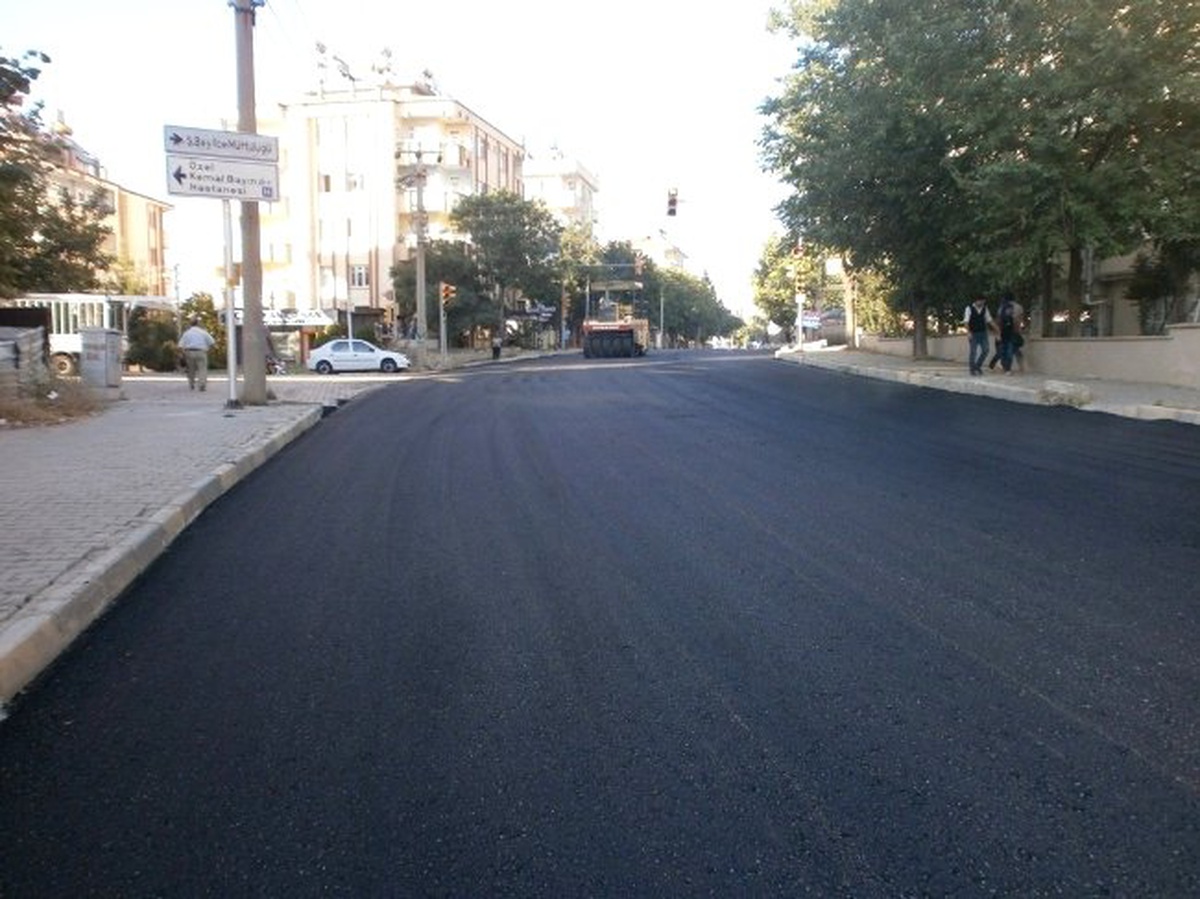 Yaz Sıcakları Büyükşehir\'in Asfalt Hızını Kesemedi