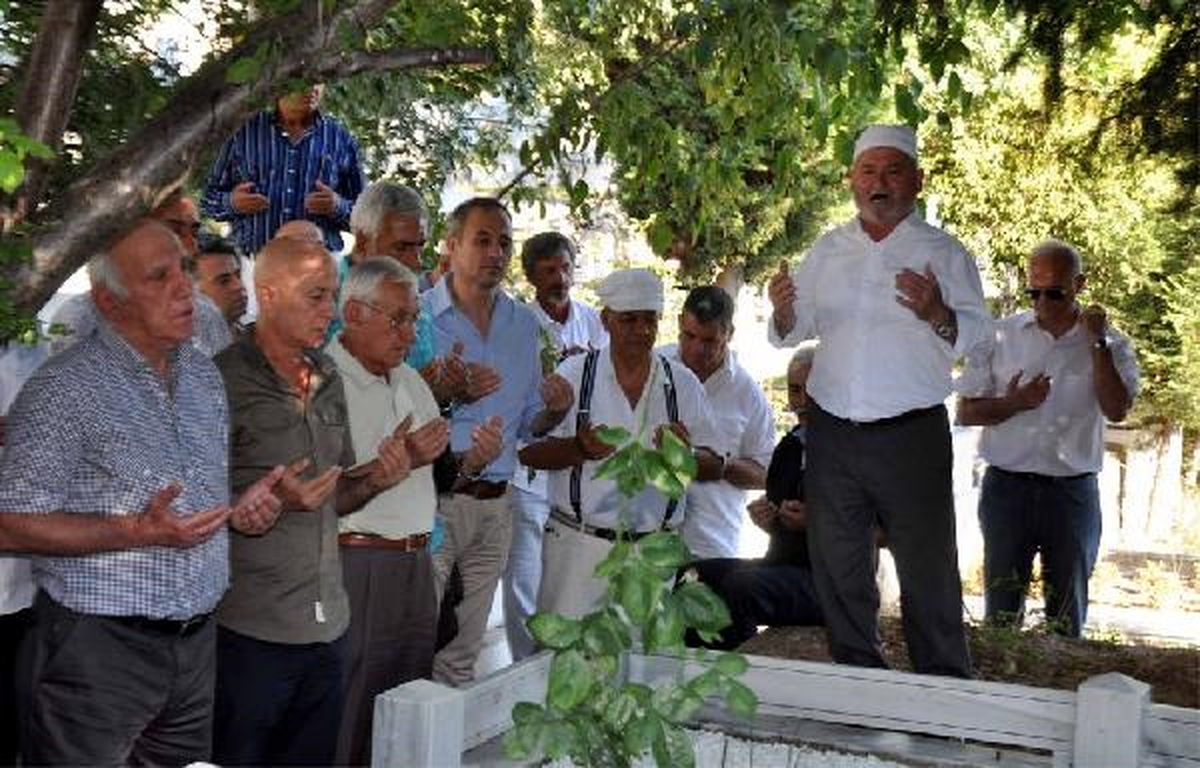 Yusuf Tunaoğlu, Vefatının 13. Yılında Kabri Başında Anıldı