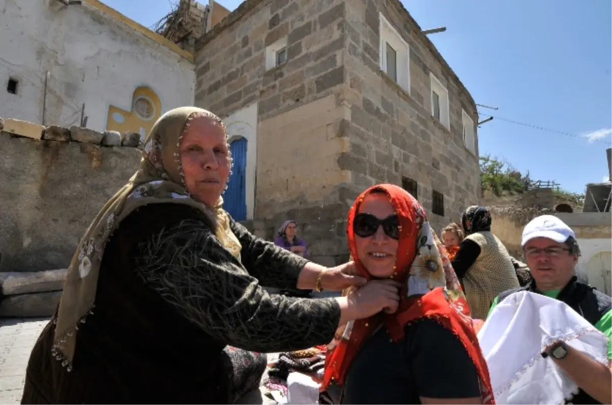 Alman Turistlerin Yemeni Merakı