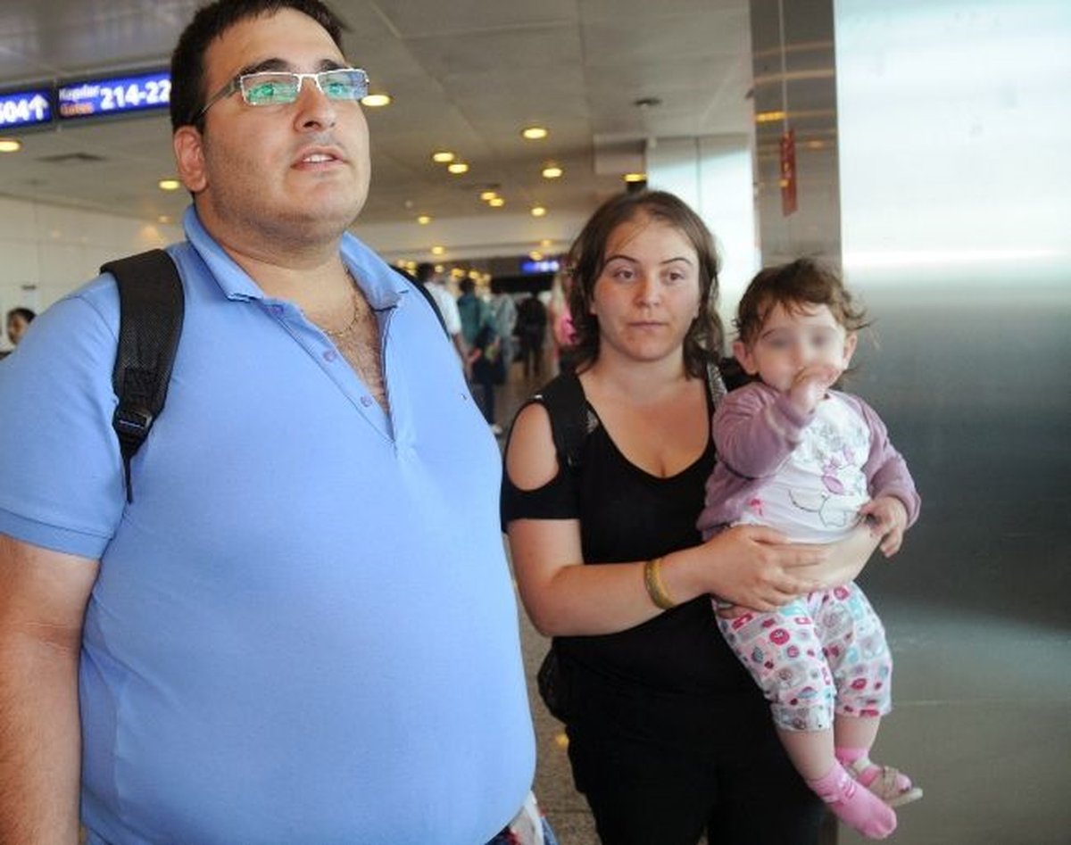 Annesi Kenenin Bebeğini Isırdığını Uçakta Fark Etti
