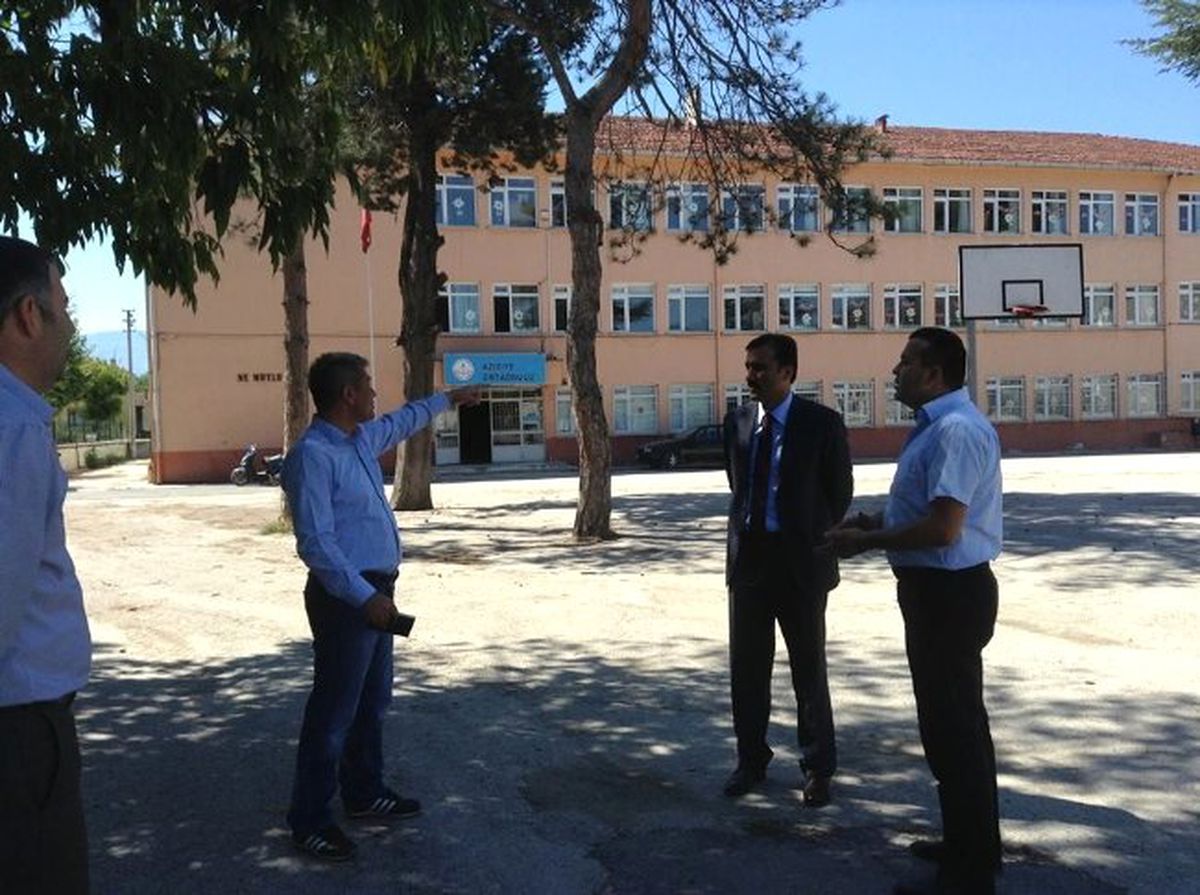 Başkan Bayram Azmimilli Okulu Bahçesini İnceledi
