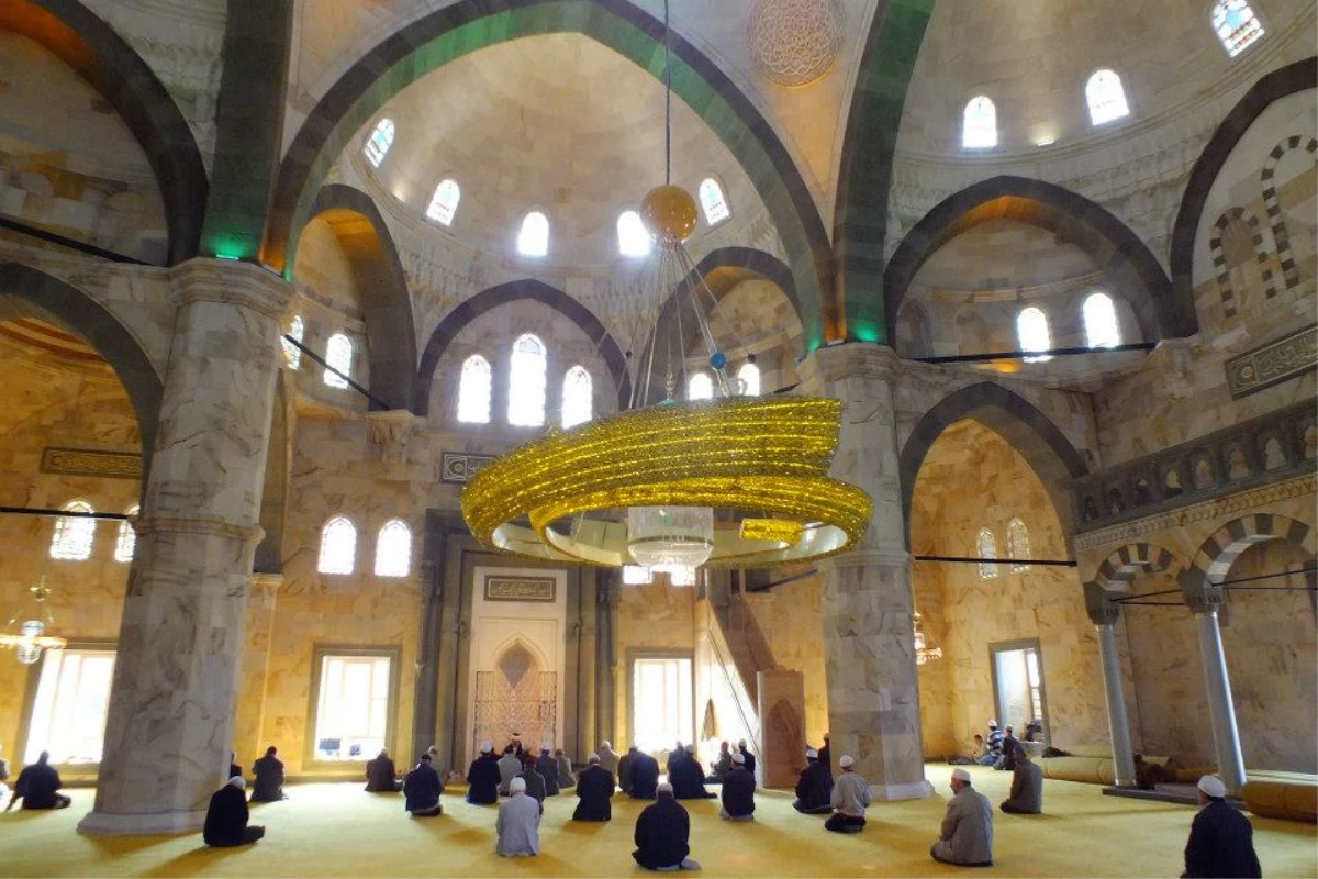 Bu Cami İki Türk Devletinden İzler Taşıyor