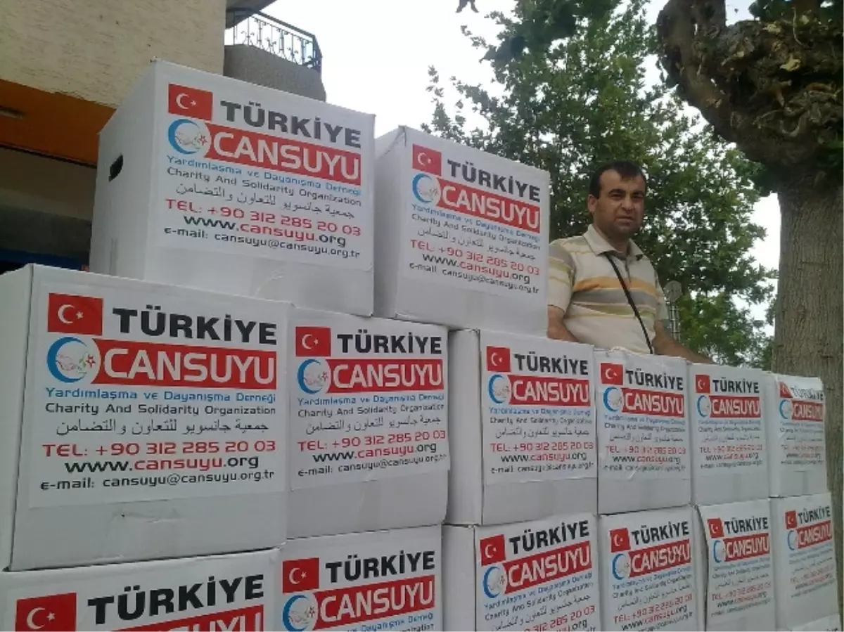 Cansuyu Manisa\'da 150 Koli Gıda Paketi Dağıttı