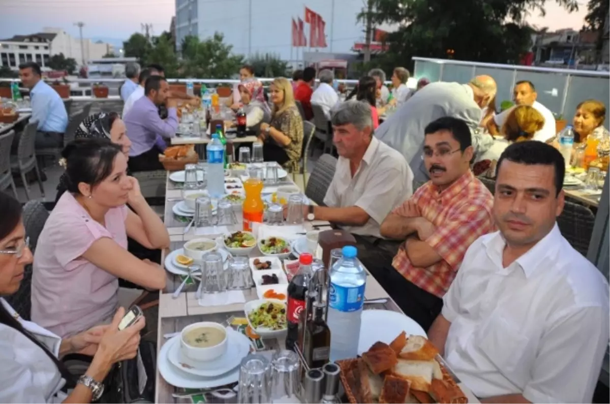 Damak Restaurant\'tan Engellilere İftar Yemeği