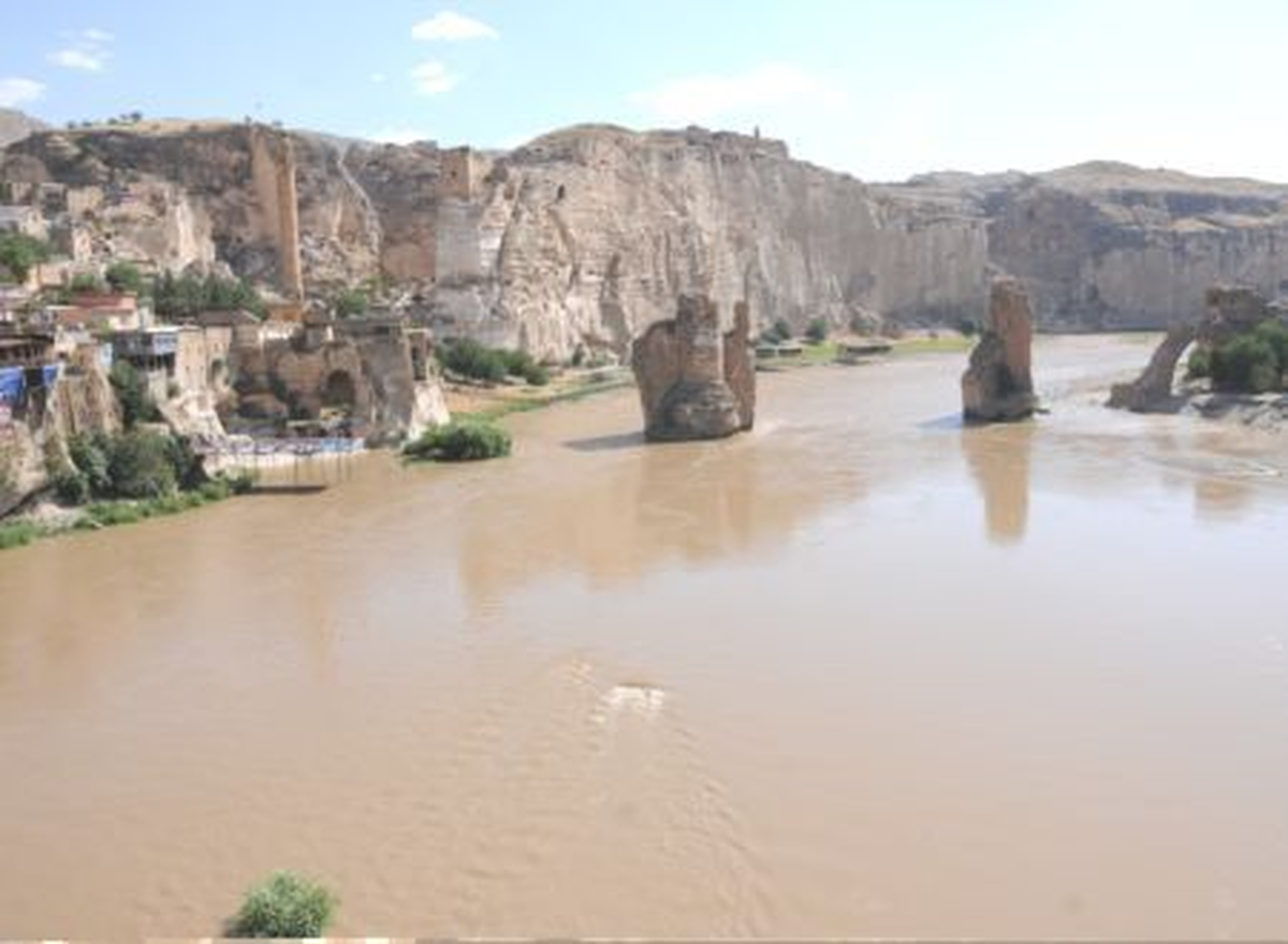 Dicle Nehri Çamur Akıyor