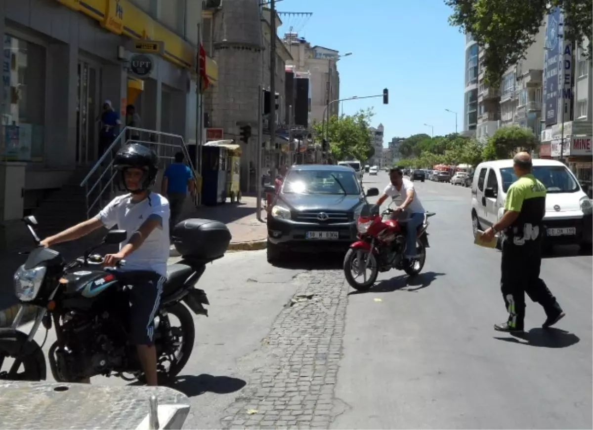 Edremit\'te Polis Plakasız Motosikletlere İzin Vermiyor