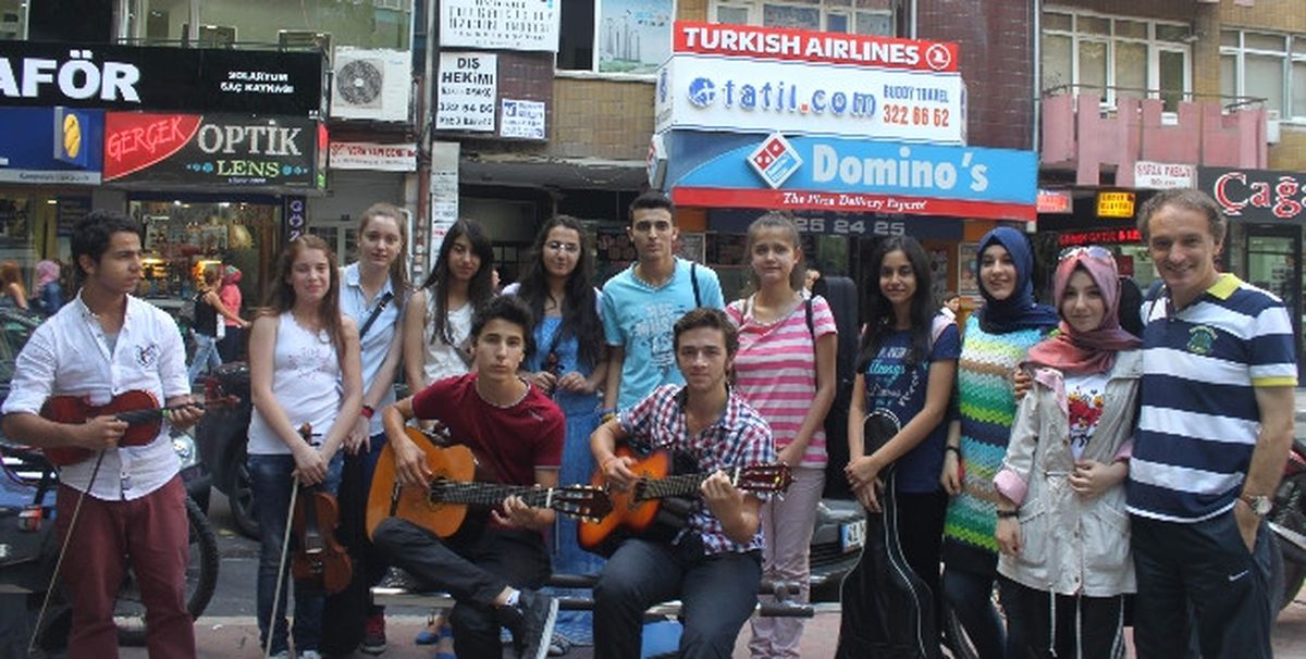 Genç Müzisyenlerden Sokak Konseri