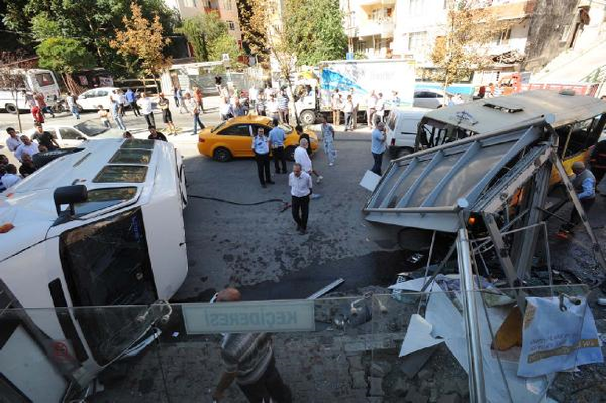 Minibüs Durağa Girdi, 7 Kişi Yaralandı
