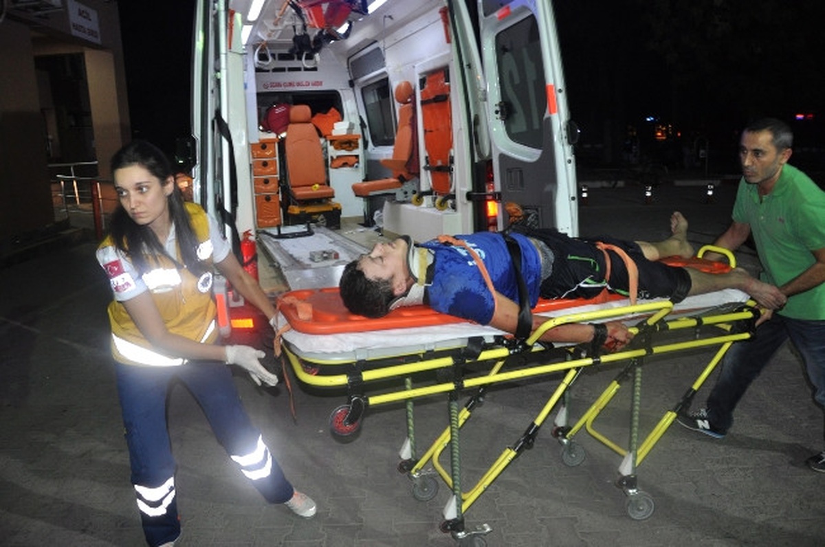 İnegöl\'de Ki Kazada Motosikletli Genç Ağır Yaralandı