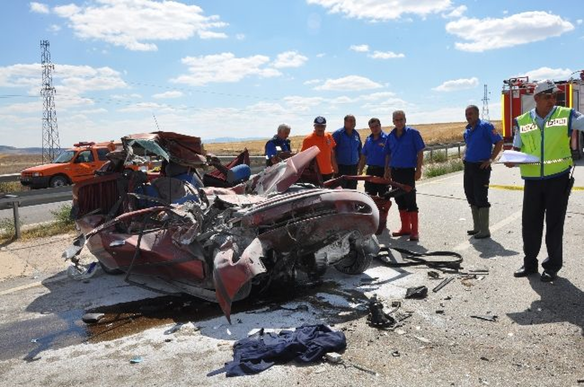 Kırıkkale\'de Trafik Kazası: 5 Ölü, 2 Yaralı