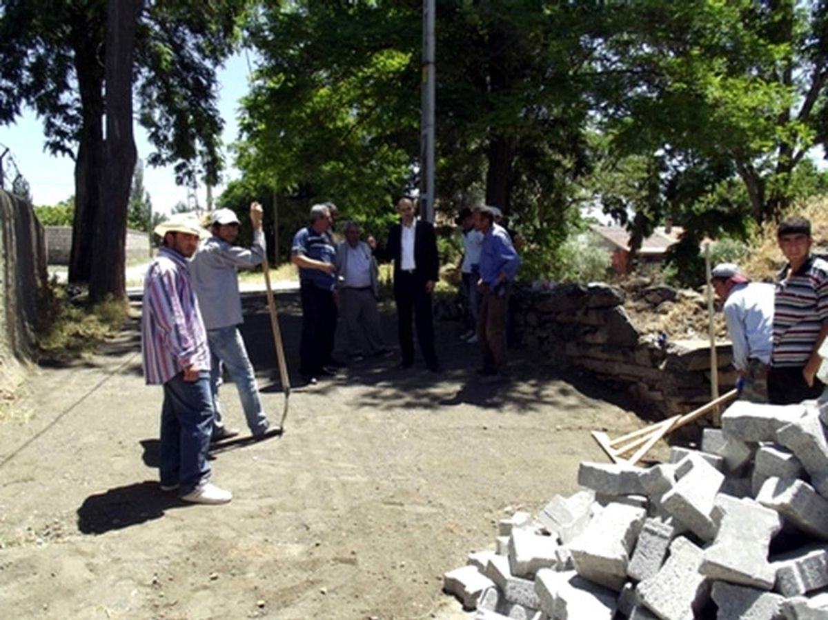 Köylerde Kilit Parke Taşı Çalışmaları Devam Ediyor
