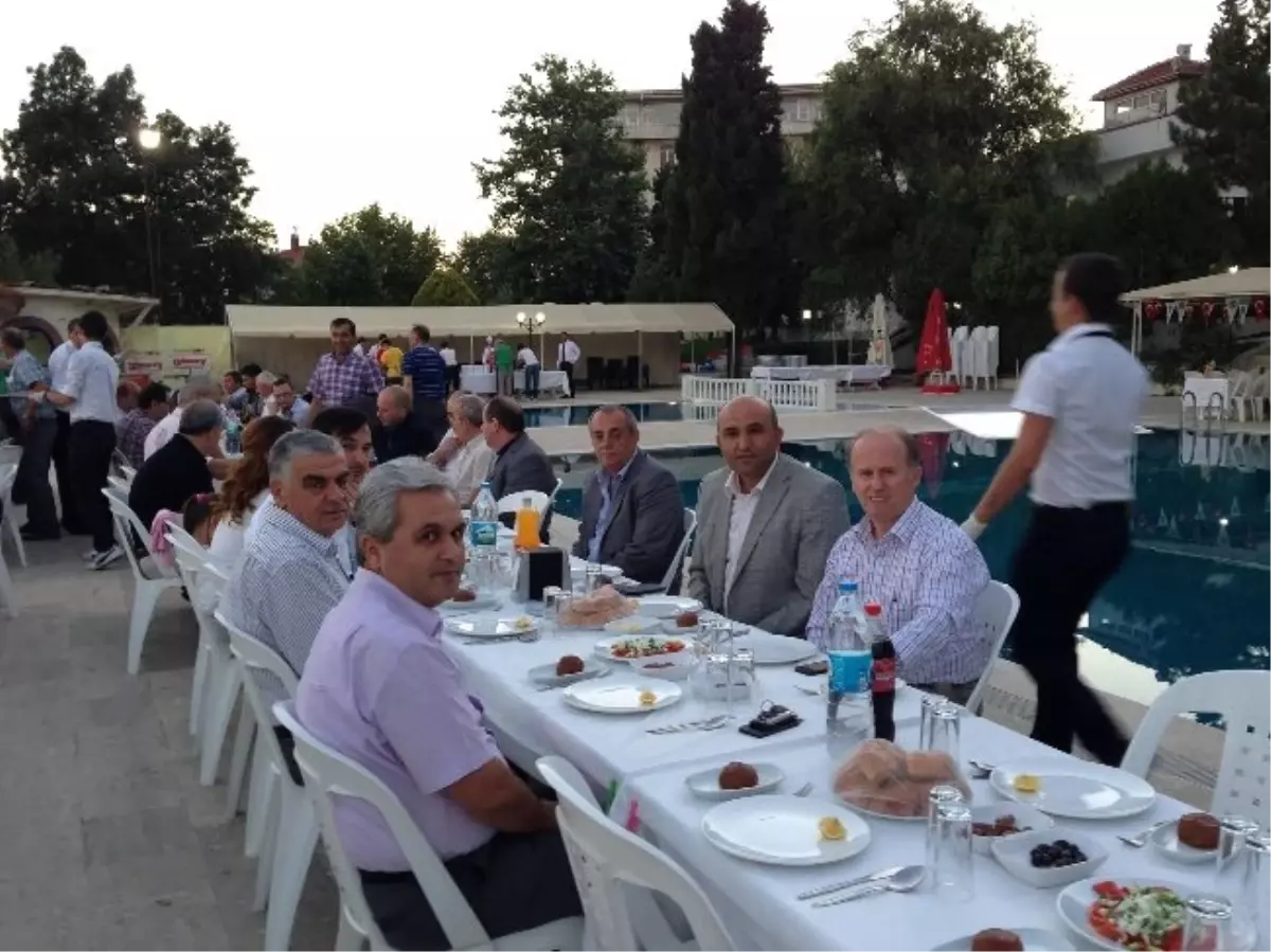 Malkara Belediyesinden Protokole İftar Yemeği