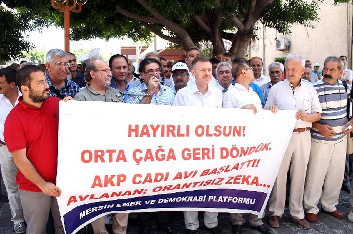 Mersin\'de Gezi Parkı Gözaltıları Protesto Edildi