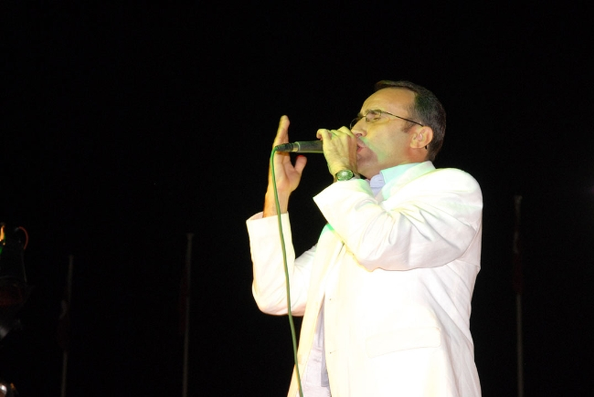 Ömer Karaoğlu Kent Meydanı\'nda