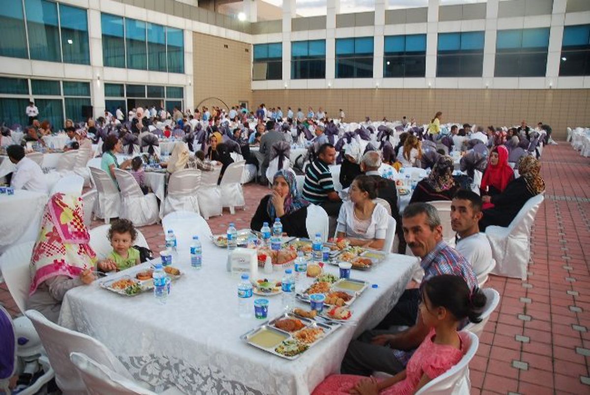 Gemlik Belediyesi Çalışanları İftar Yemeğinde Buluştu