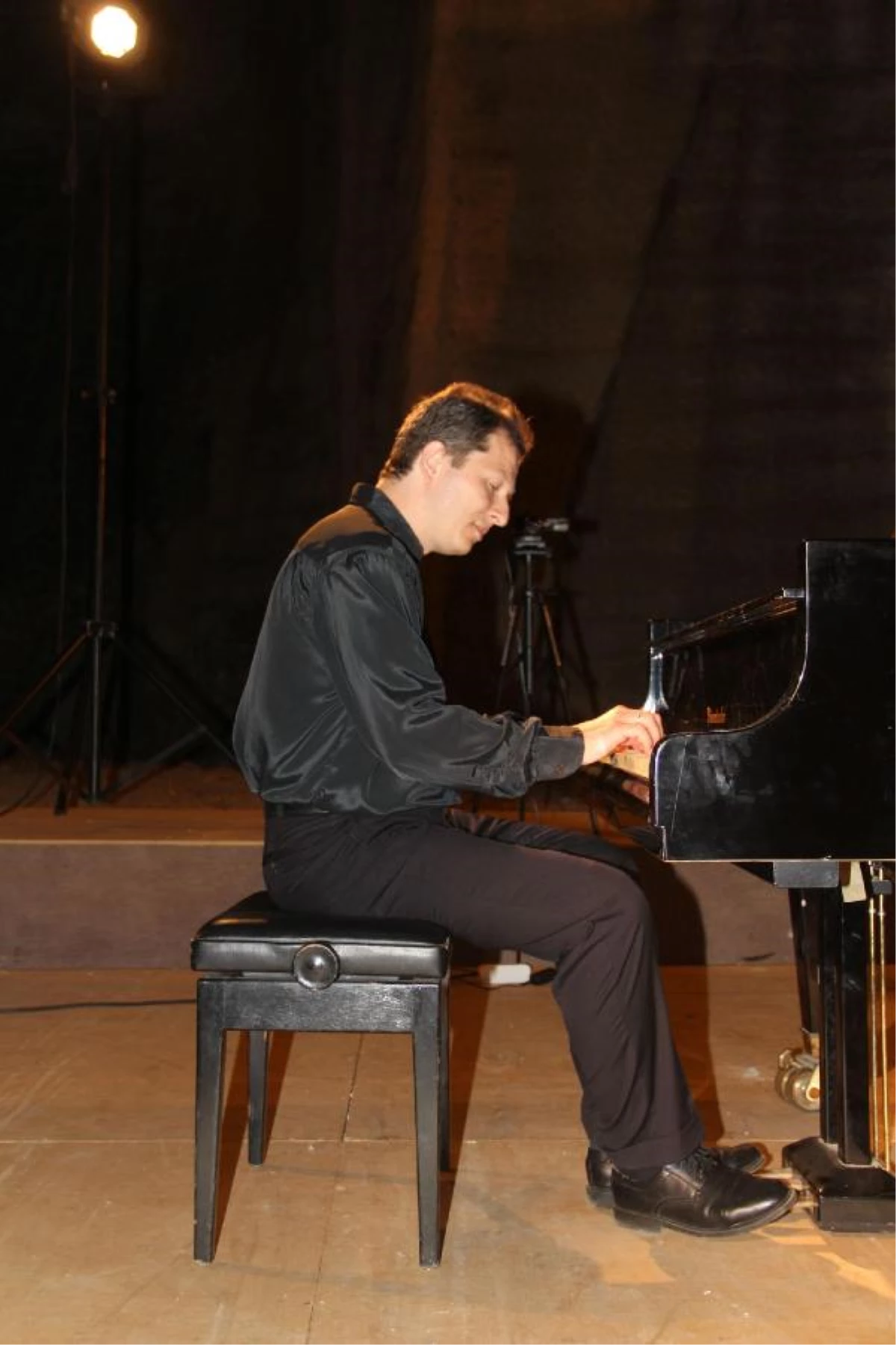 Rus Piyanist Martynov\'dan Tarihi Taş Ocağında Konser