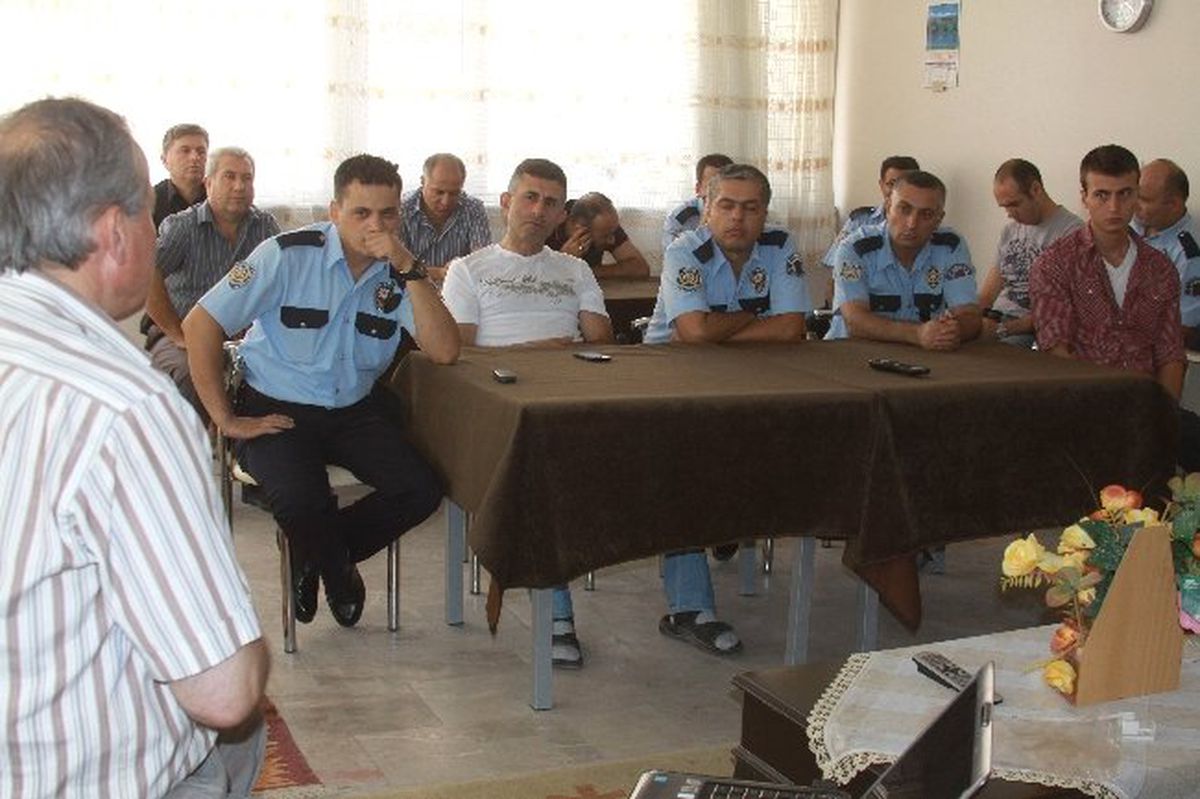 Saruhanlı\'da Polis Memurlarına Seminer Verildi