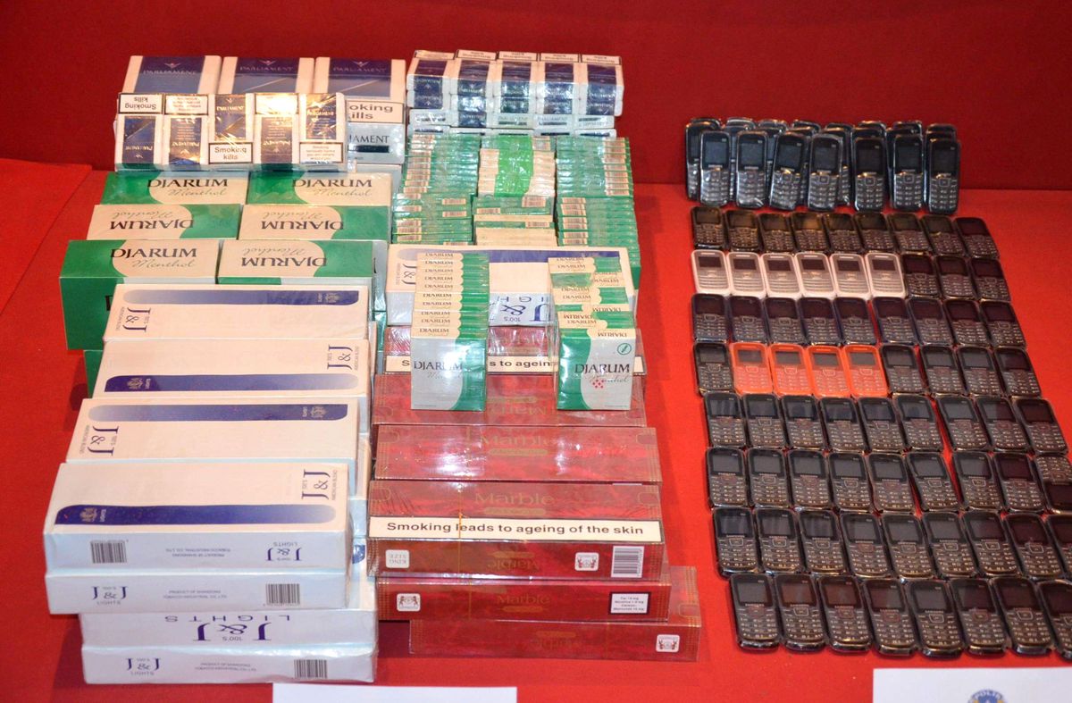 Şırnak\'ta Kaçak Sigara ve Cep Telefonu