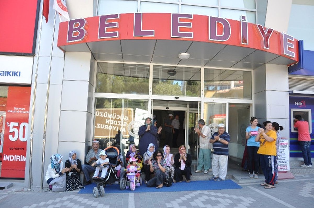 Soma\'da Baz İstasyonu Mücadelesini Mahalleli Kazandı