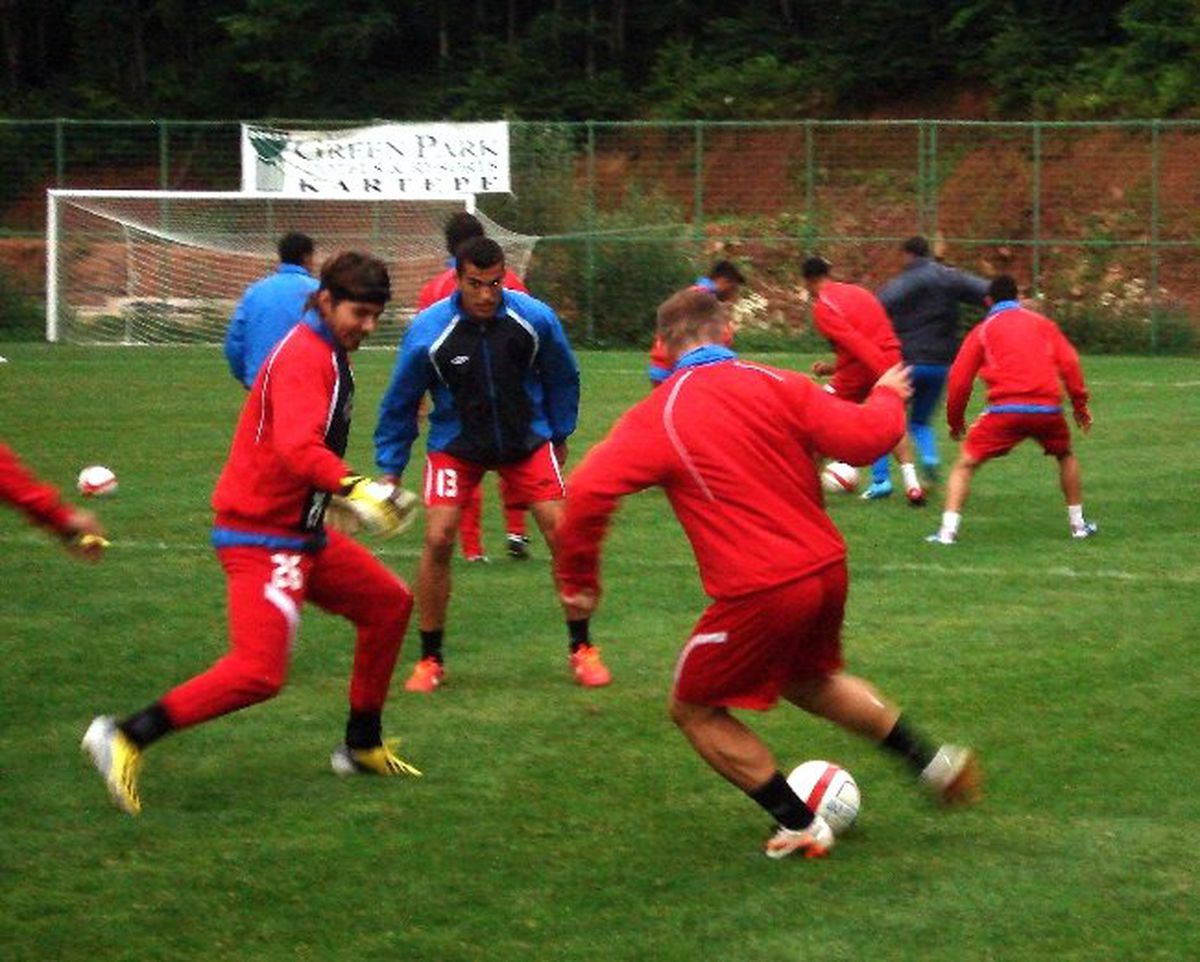 Bergama Belediyespor Kartepe\'de Antrenmanda