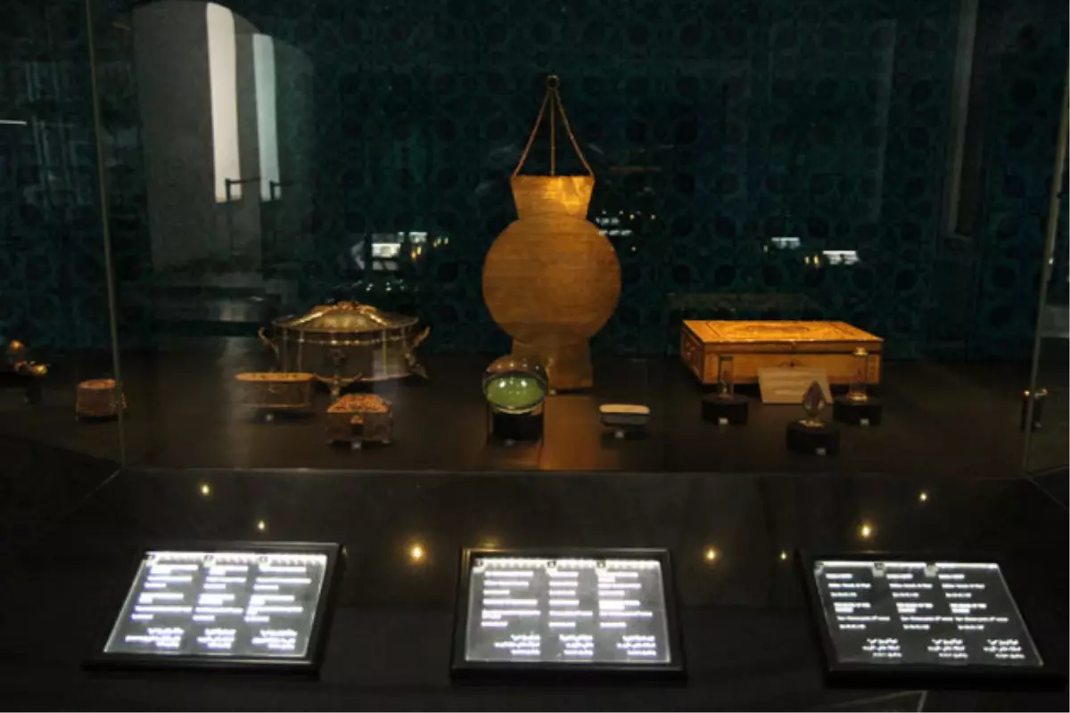 Topkapı Sarayı\'nın Hırka I Saadet Dairesi Elden Geçirildi