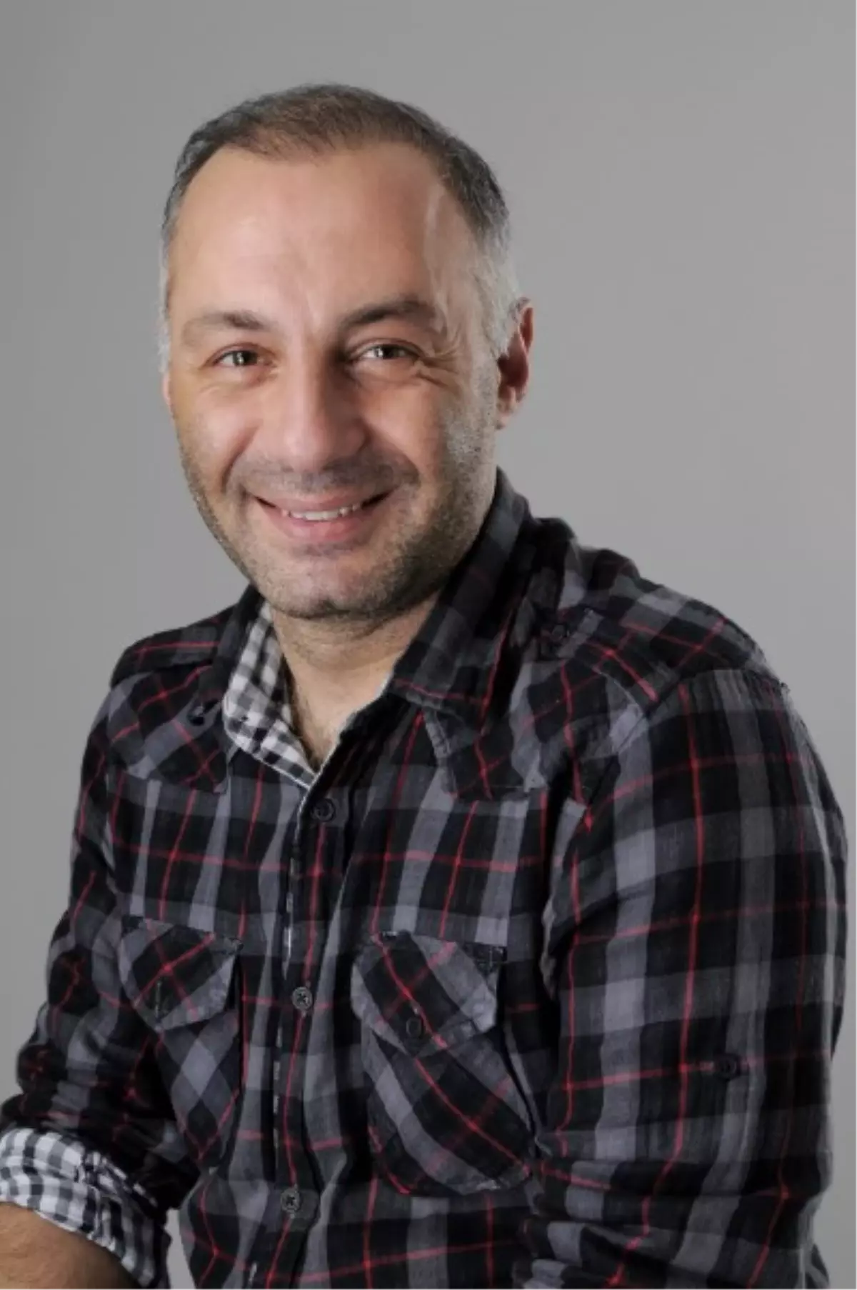 Yaprak Dökümü'nün Tahsin'i Saç Ektirdi