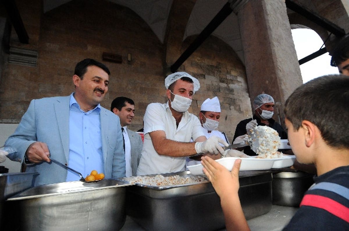 AK Parti\'nin Mahalle İftarları Devam Ediyor