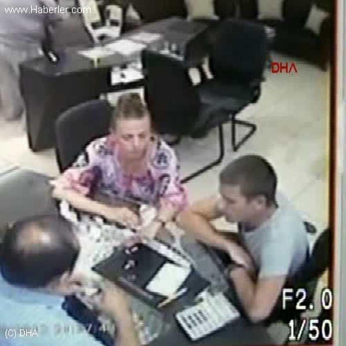 Antalya Pırlanta Yüzüğü Sahtesiyle Değiştiren Kazak Turist Tutuklandı