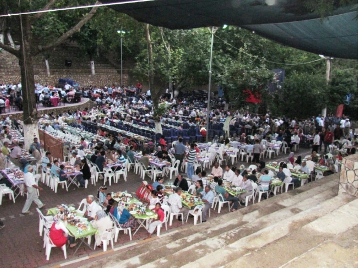 Bademli Belediyesi\'nden 2 Bin 500 Kişiye İftar Yemeği