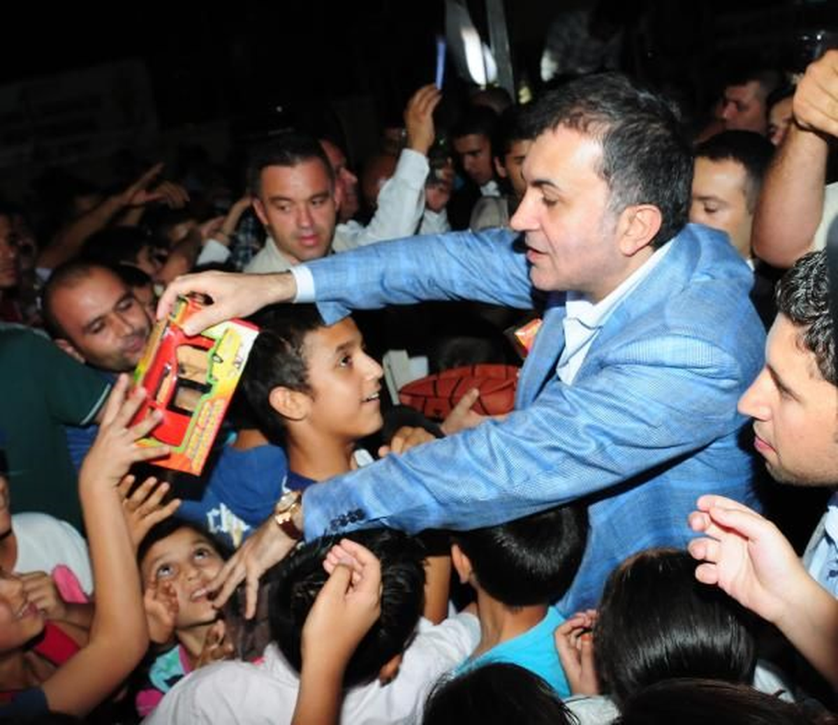 Bakan Çelik\'in Katıldığı İftarda Oyuncak İzdihamı