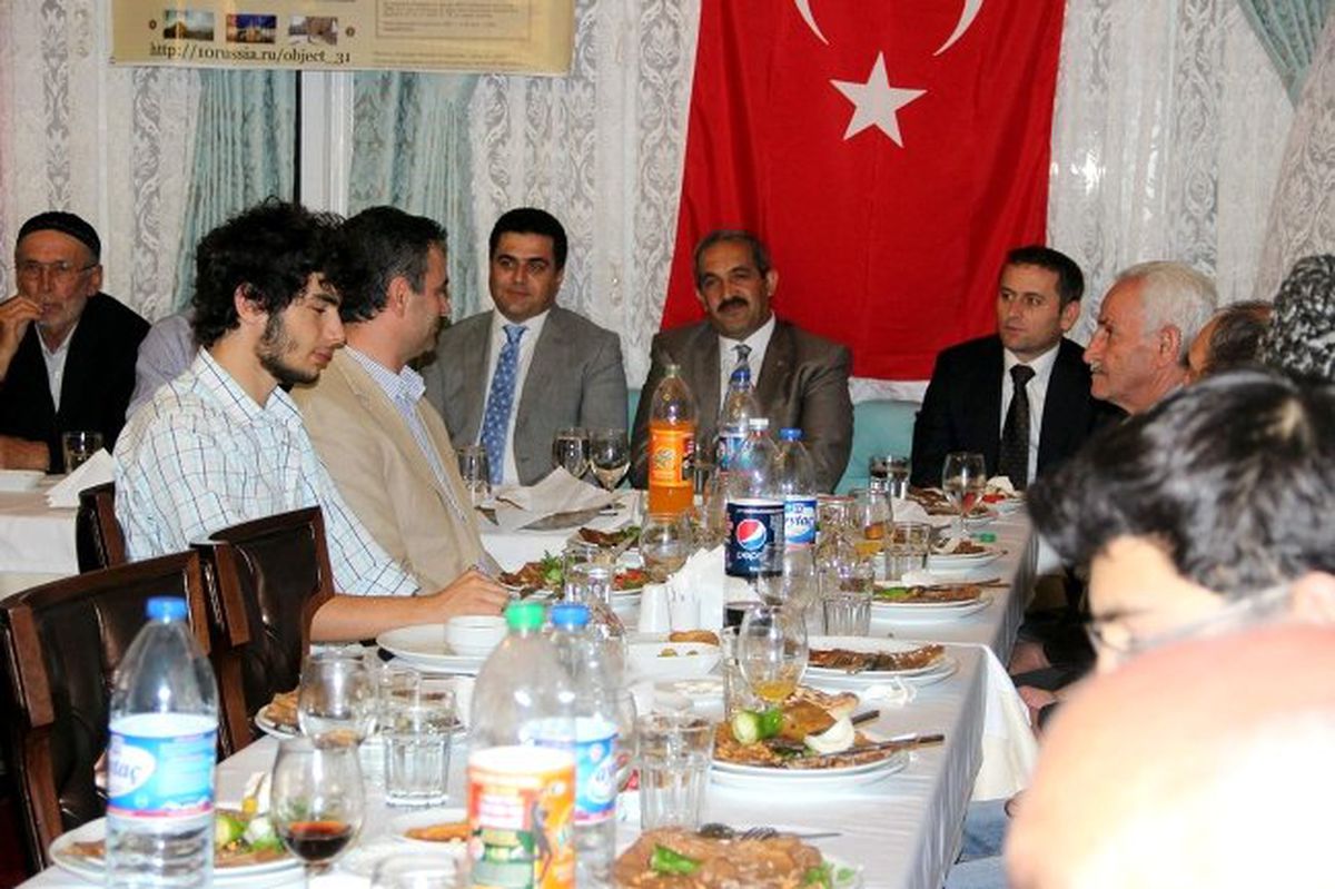 Başkan Ürgüp Çeçen Kafkas Derneği\'nin İftar Yemeğine Katıldı