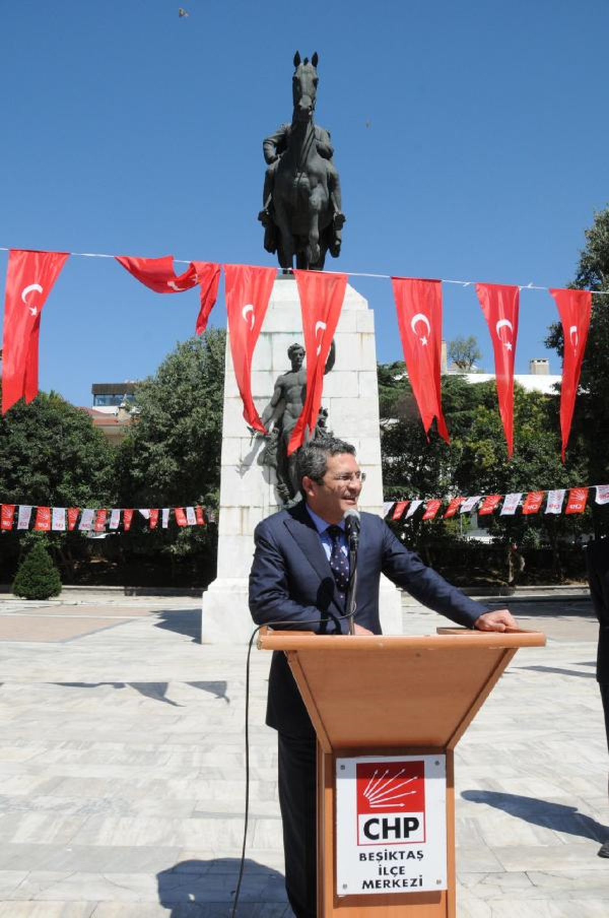 CHP\'liler Maçka Parkı\'nda Lozan\'ı Kutladı