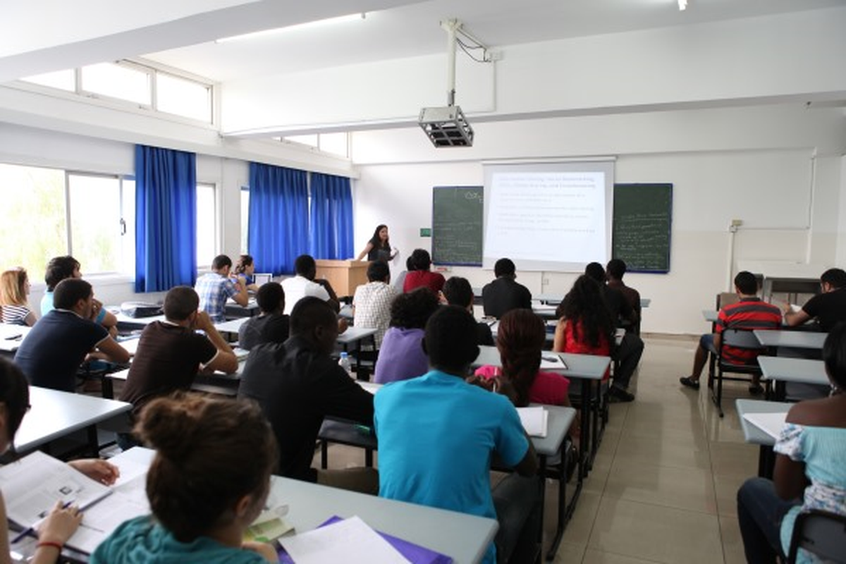 DAÜ Uygulamalı Bilimler Yüksek Okulu Uluslararası Eğitim Veriyor