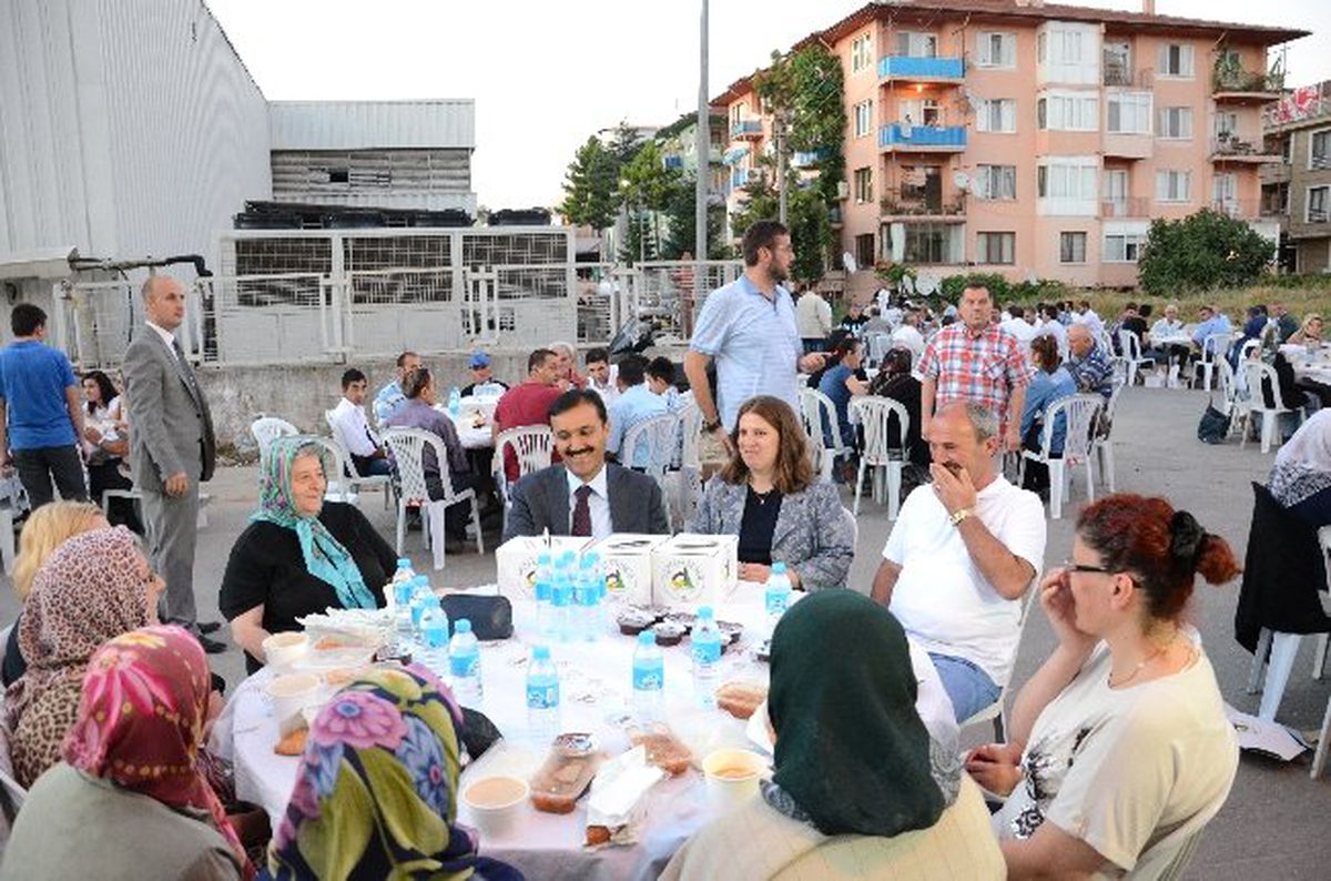 Düzce\'de Mahalle İftarları Devam Ediyor