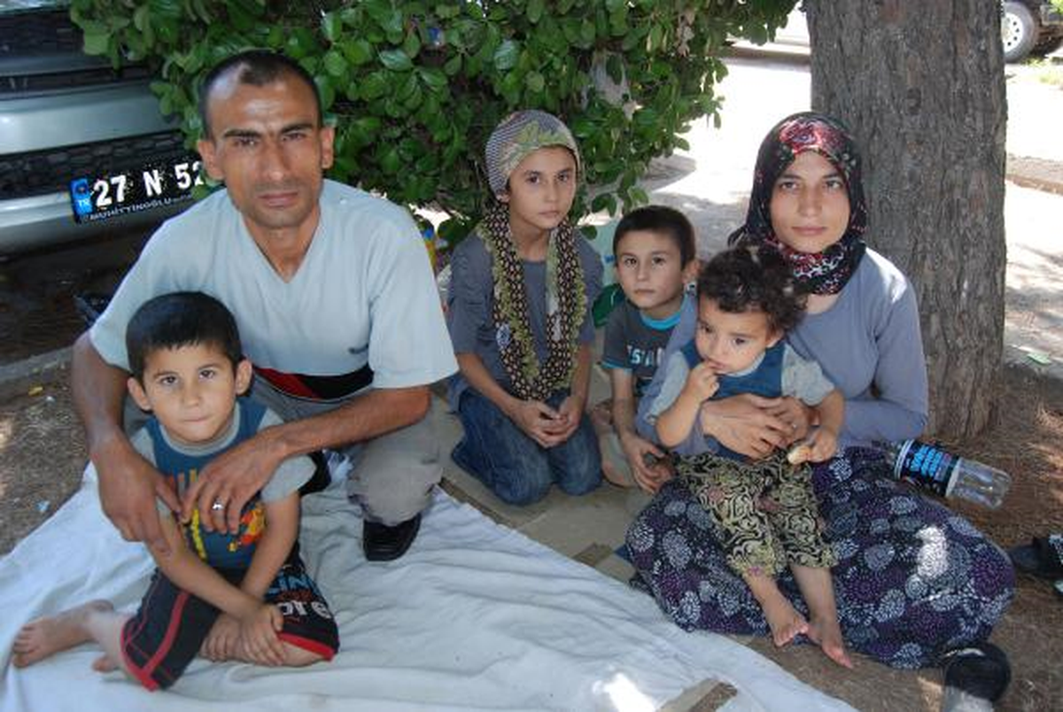 Evden Çıkarılan Aile, Hükümet Konağı Bahçesinde Kalıyor