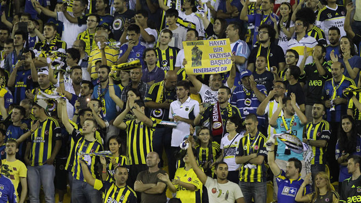 Fenerbahçe - Psv Maçında Gezi Parkı Sloganları Atıldı