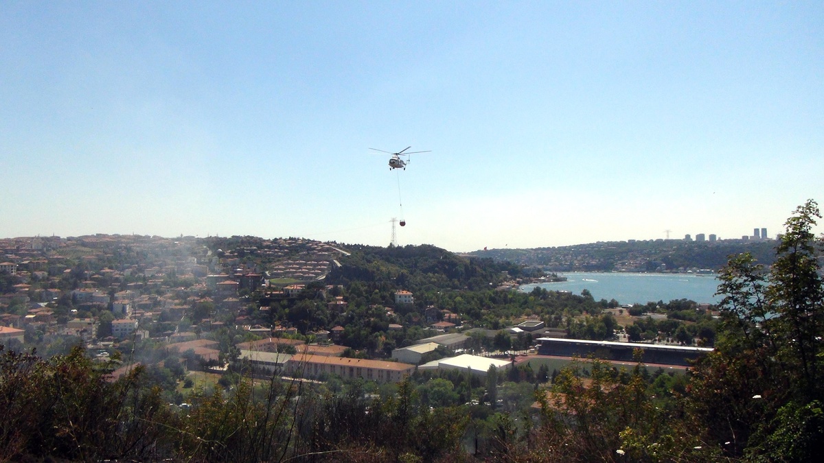 Fundalık Alandaki Yangına Hortumla Müdahale Ettiler