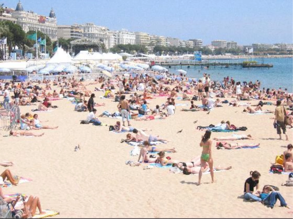 İstanbul Plajları Yaz Sıcaklarına Karşı