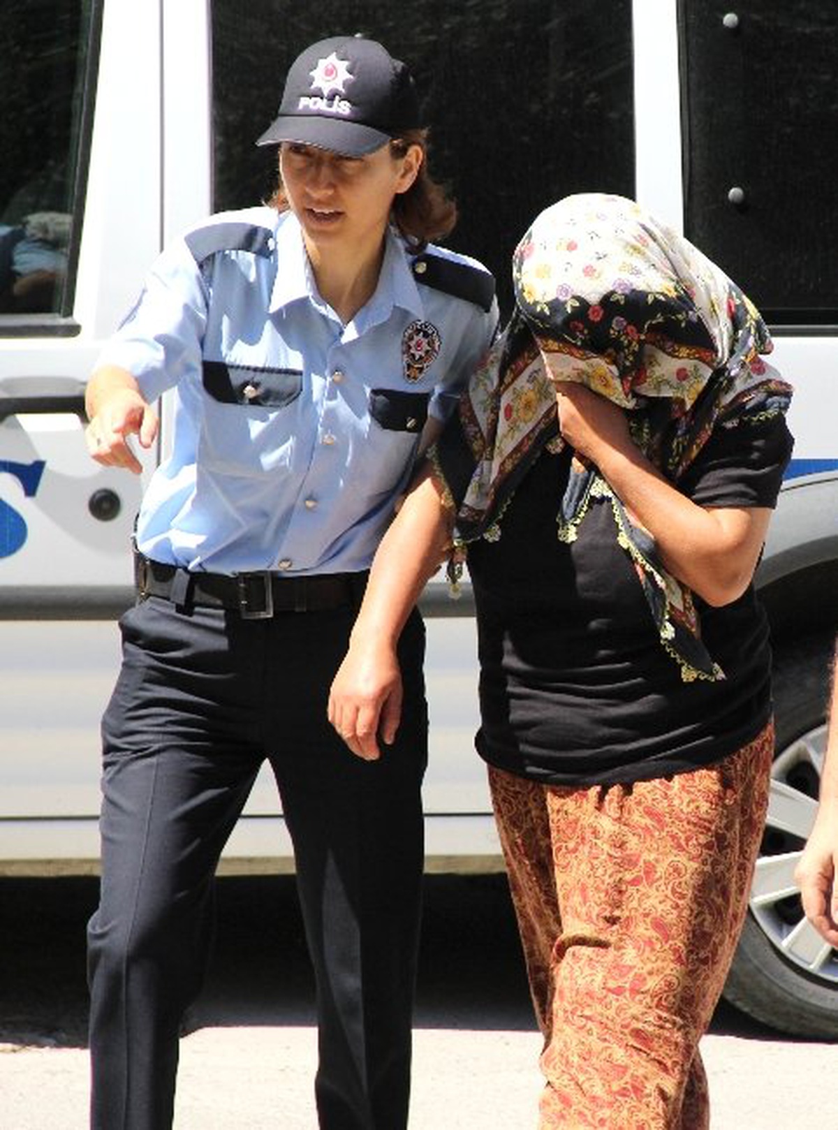 Komşusunun Evinden Yiyecek ve Temizlik Maddesi Çaldı