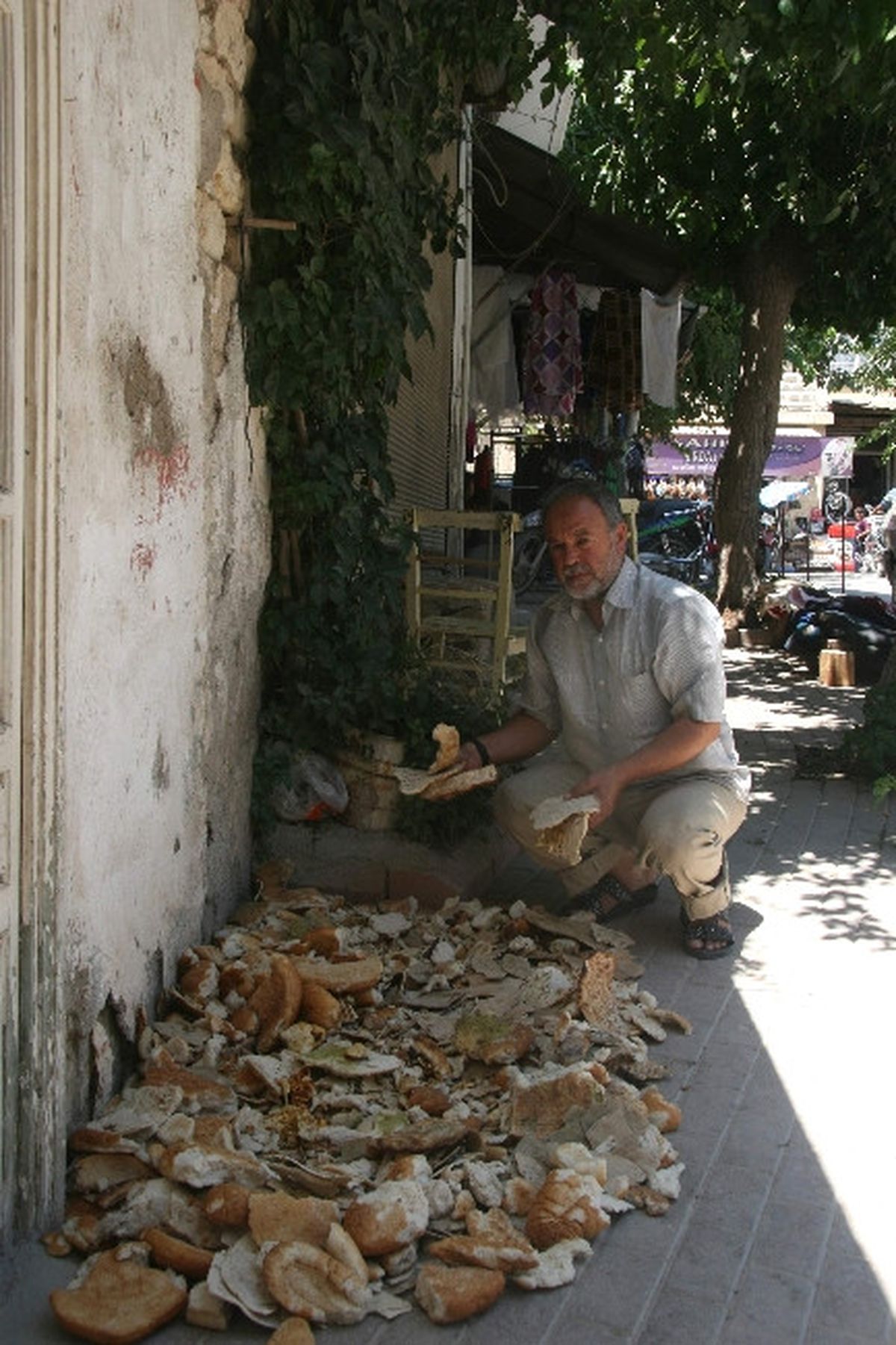 Kuru Ekmeğin Kilosu 25 Kuruştan Alınıyor