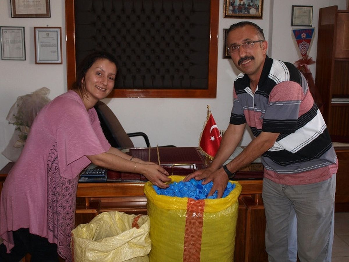 Sakatlar Derneğine Mavi Kapak Desteği