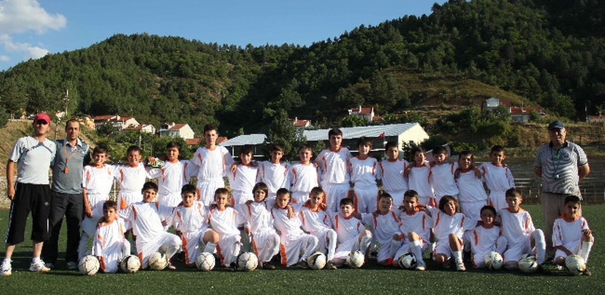 Simav Belediyesi Yaz Futbol Okuluna Büyük İlgi