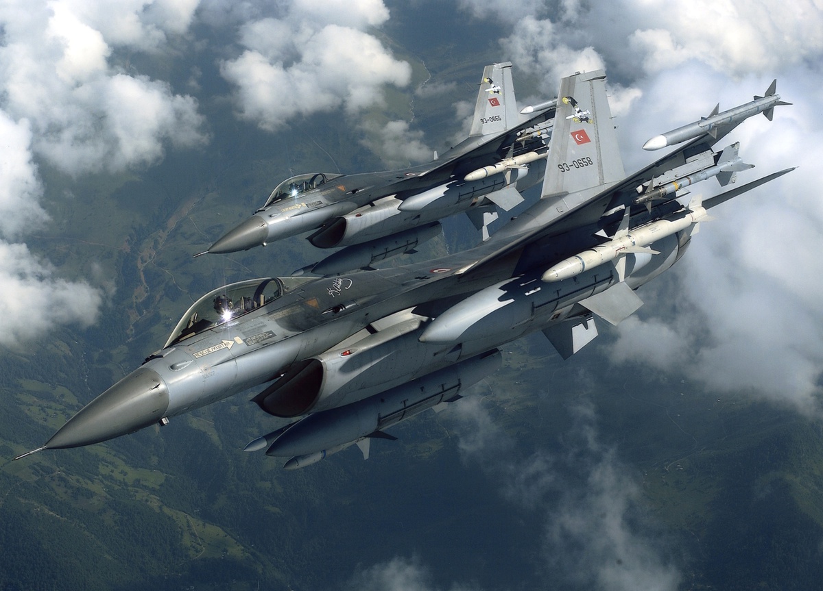 Türk Jetleri PKK Kamplarında Keşif Uçuşu Yaptı
