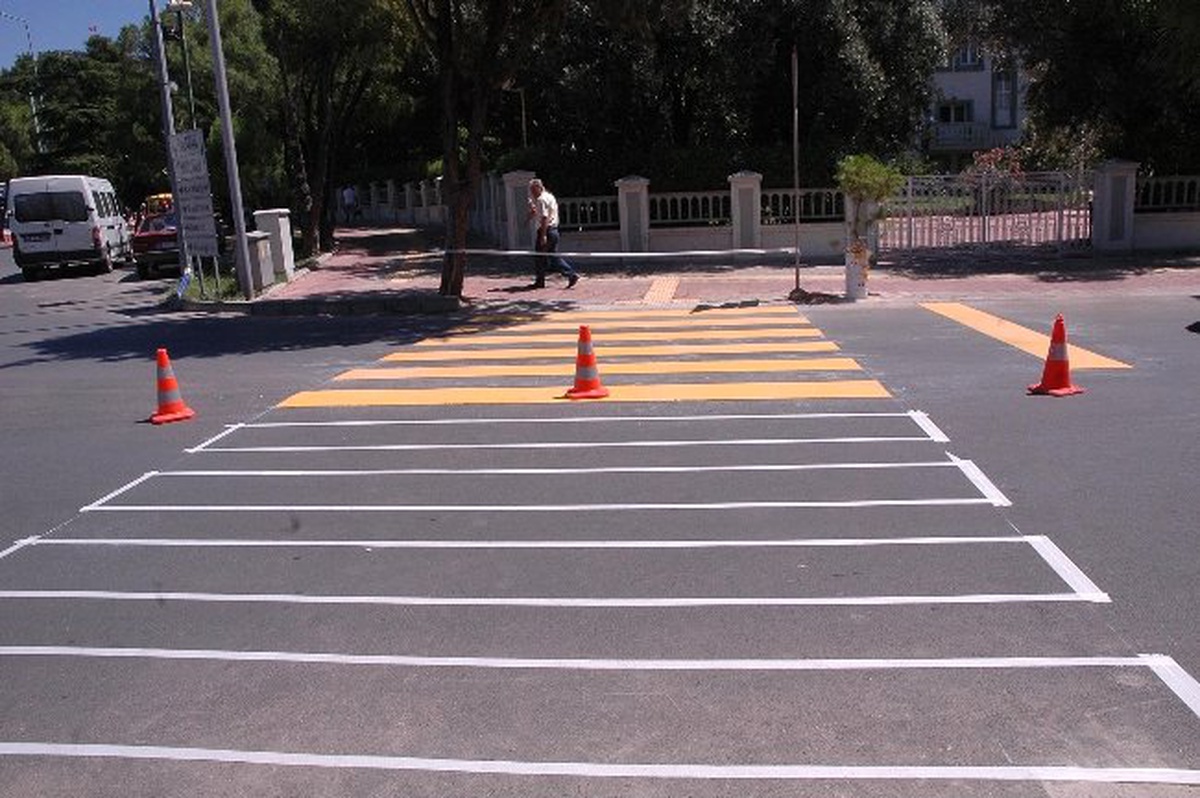 Yaya Geçitleri ve Yol Çizgileri Yenileniyor