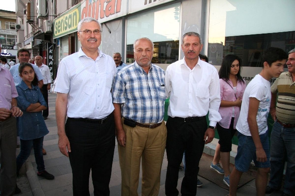Adapazarı Belediyesi\'nin Son İftarına 6 Bin Kişi Katıldı