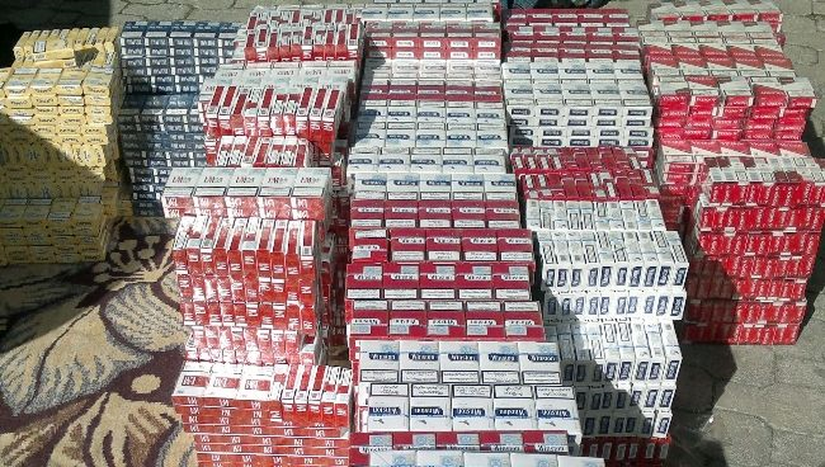 Ahırda 15 Bin Paket Sigara Ele Geçirildi